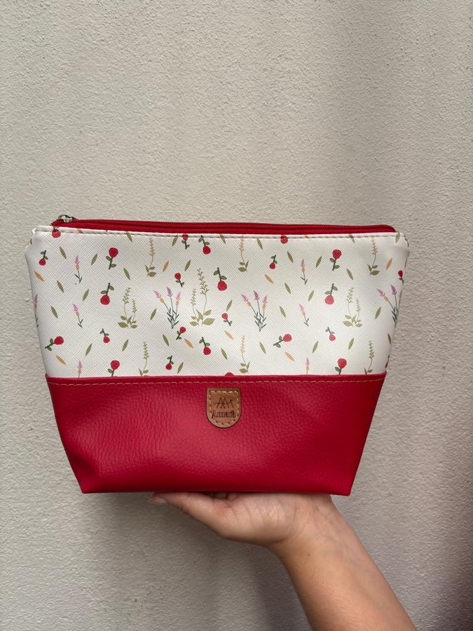 Necessaire Média